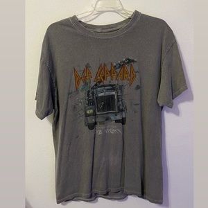 gray def leppard tee